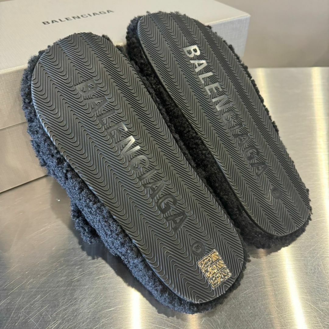 『BALENCIAGA』バレンシアガ (25cm) ボアモンクサンダル