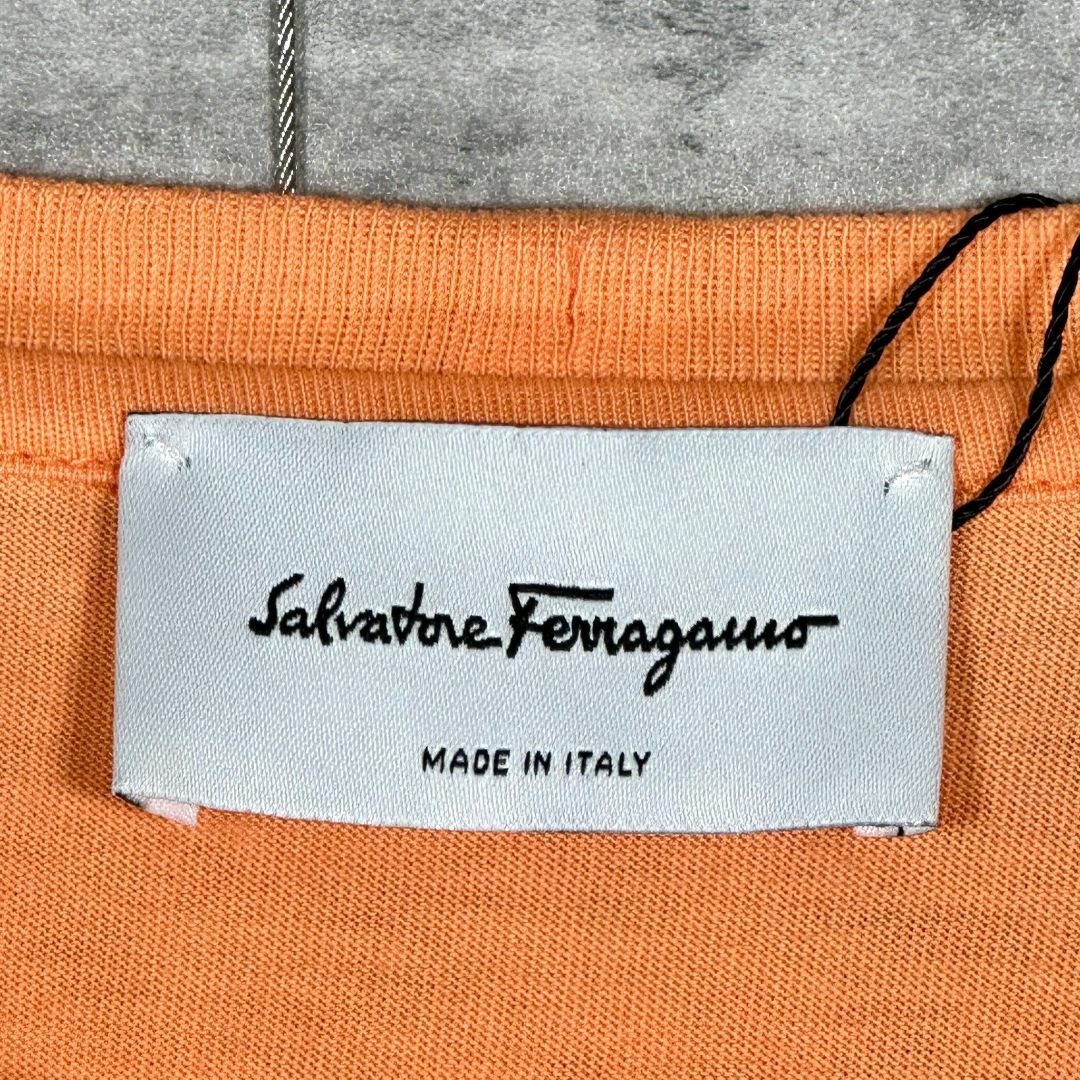 『salvatore ferragamo』フェラガモ (L) プリントTシャツ