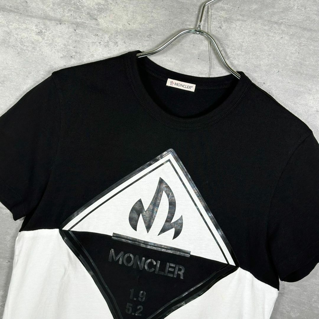 『MONCLER』モンクレール (XS) ロゴワッペン付き Tシャツ