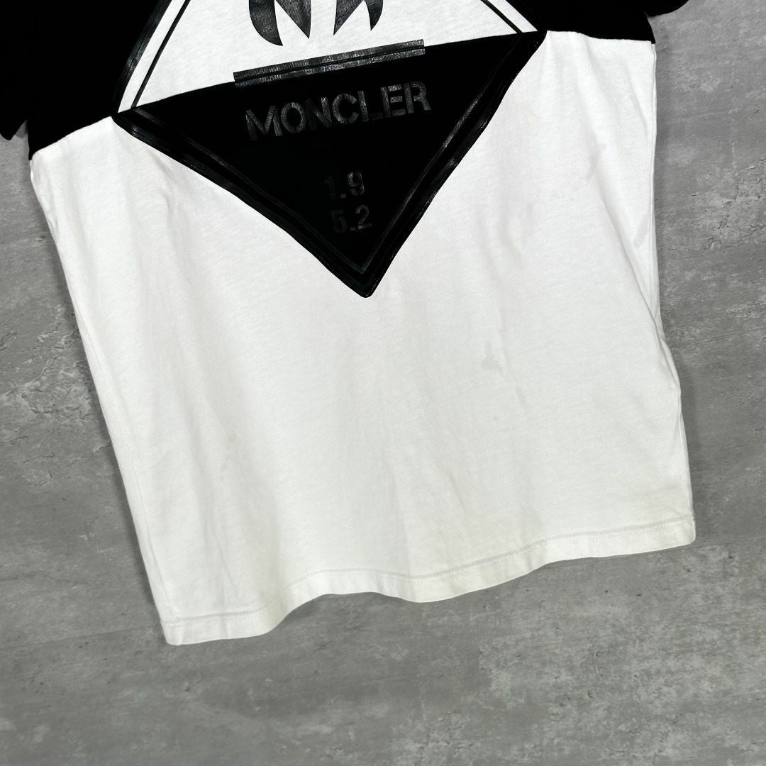 『MONCLER』モンクレール (XS) ロゴワッペン付き Tシャツ
