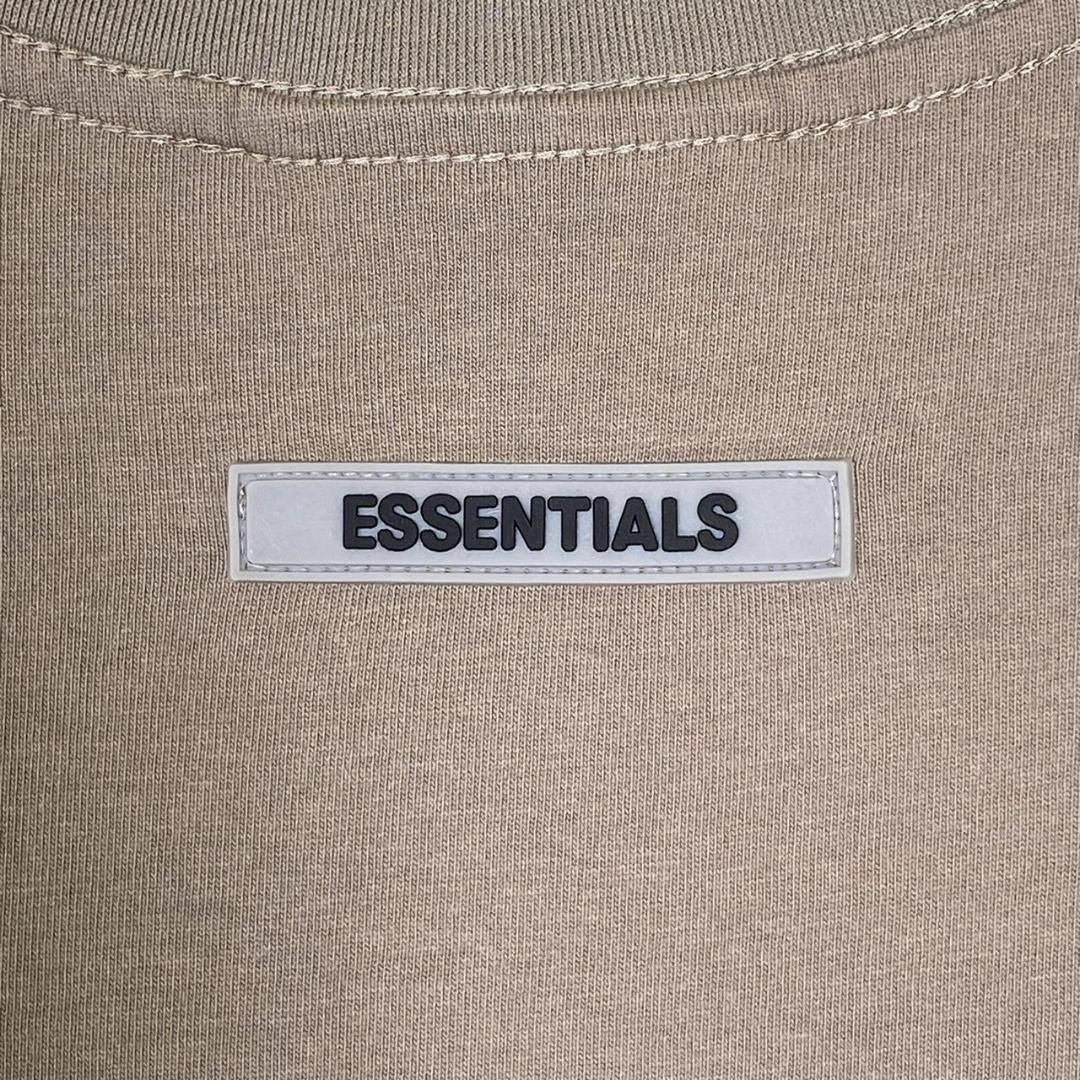 『ESSENTIALS』エッセンシャルズ (S) フロントロゴ半袖Tシャツ