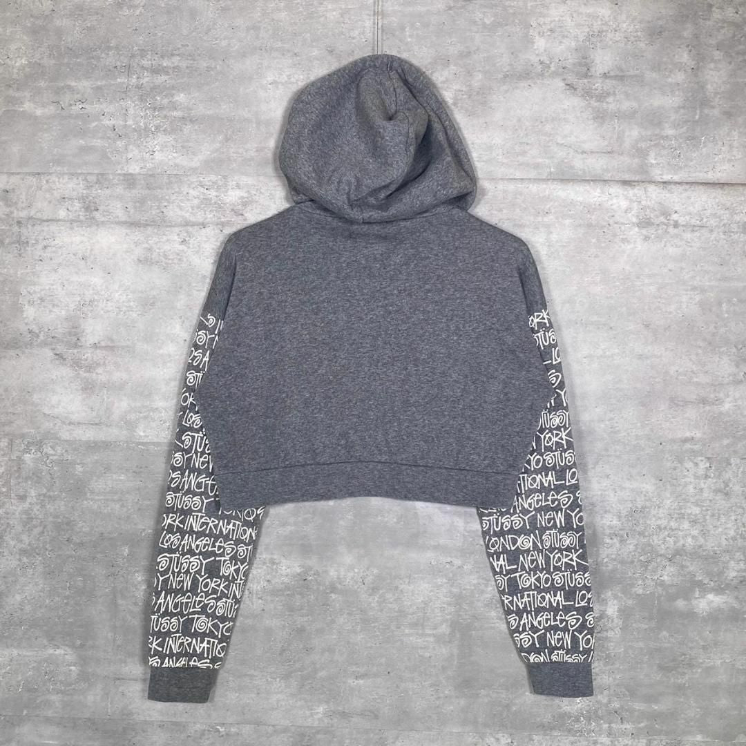 『STUSSY』ステューシー (S) クロップド ビッグロゴ フーディー
