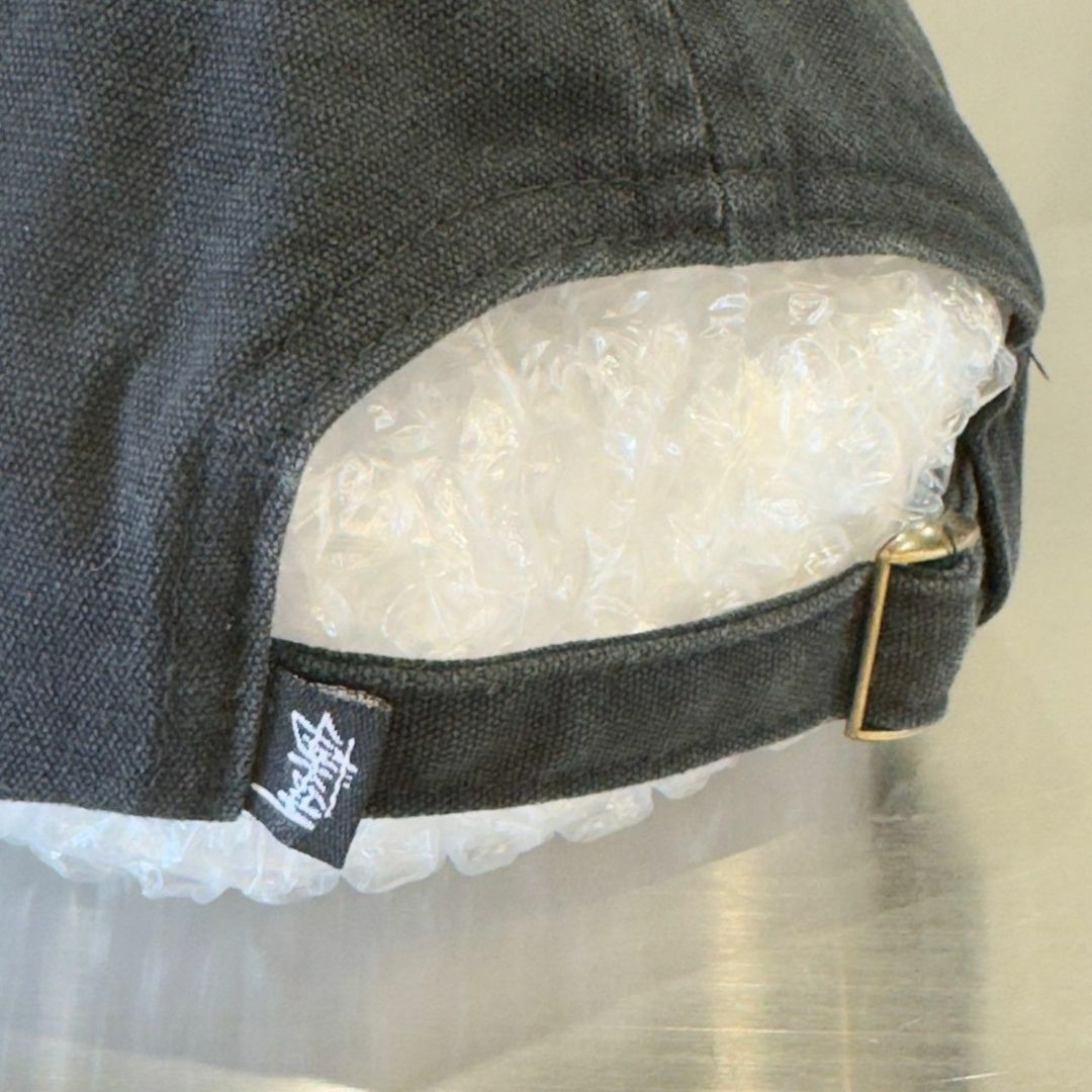 『STUSSY』ステューシー カレッジロゴ刺繍キャップ
