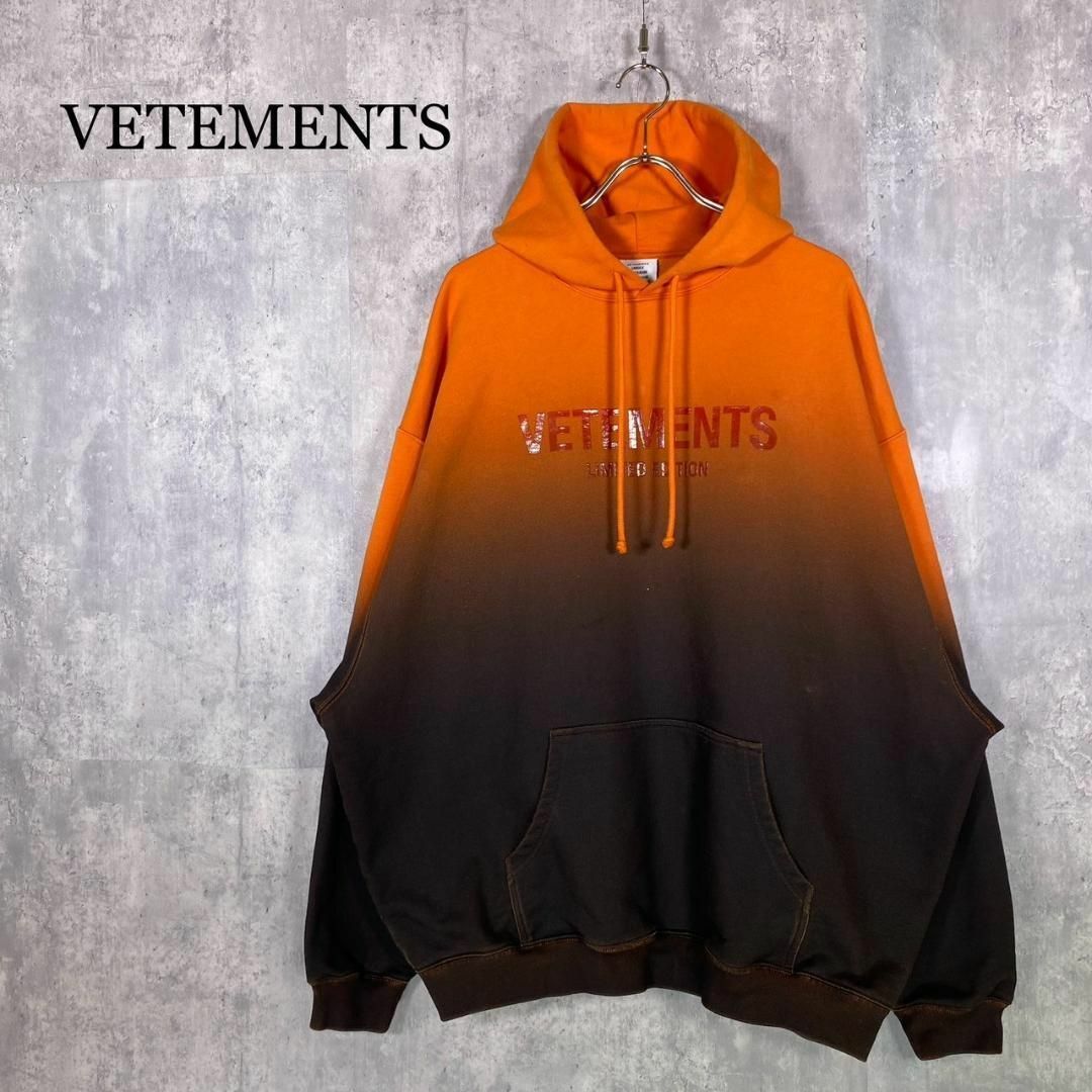 『VETEMENTS』ヴェトモン (S) グラディエントロゴ パーカー