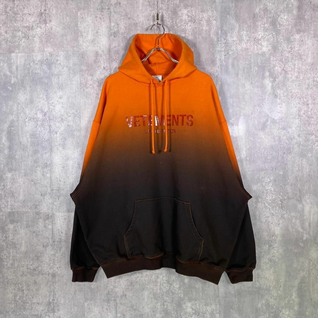 『VETEMENTS』ヴェトモン (S) グラディエントロゴ パーカー