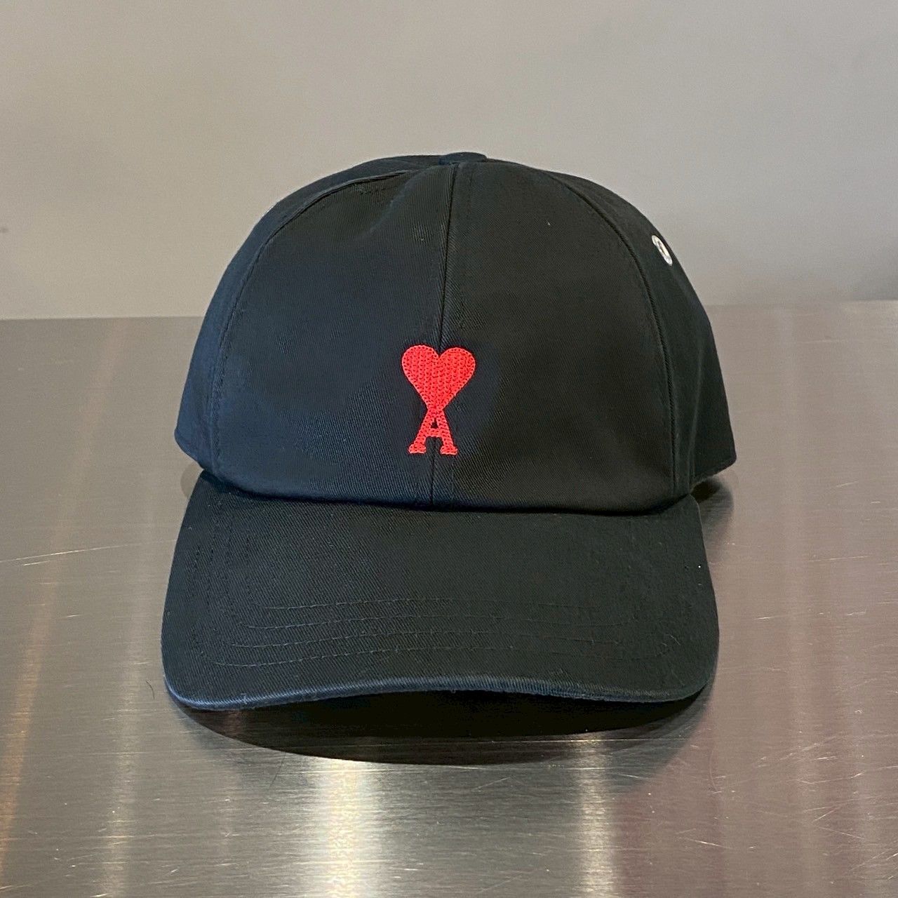 『AMI Alexandre Mattiussi』アミアレキサンドルマティッシュワンポイント刺繍ロゴキャップ