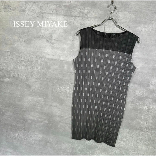 『ISSEY MIYAKE』イッセイミヤケ (3) プリーツ ノースリーブ