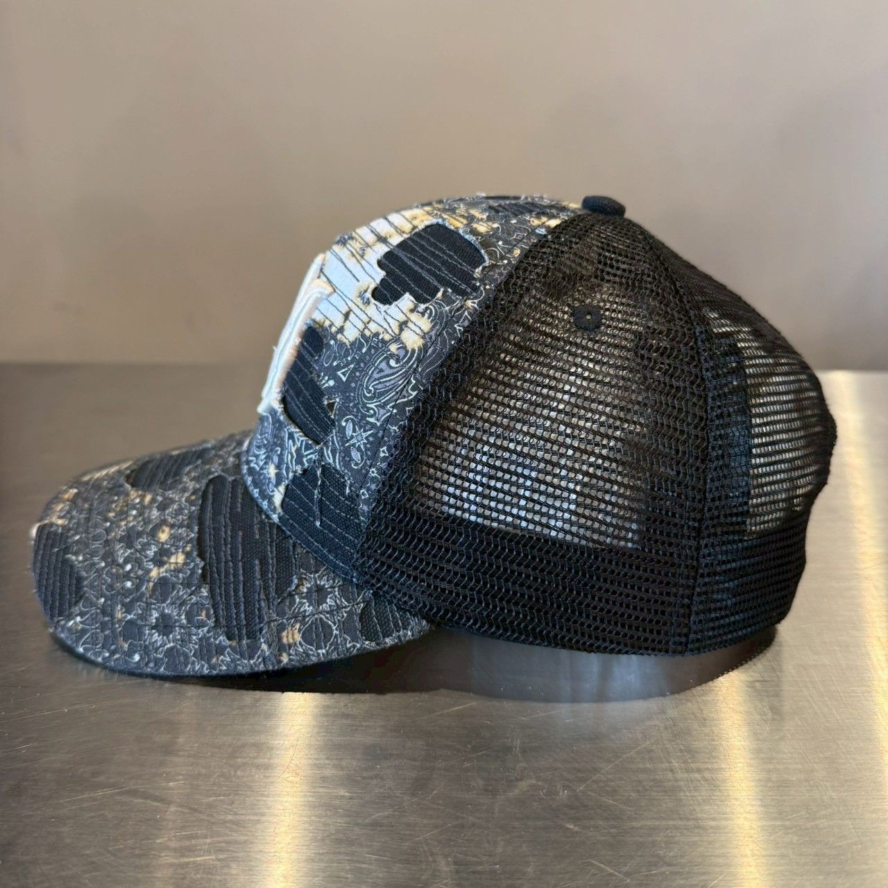 『AMIRI』アミリ バンダナリペアトラッカーキャップ