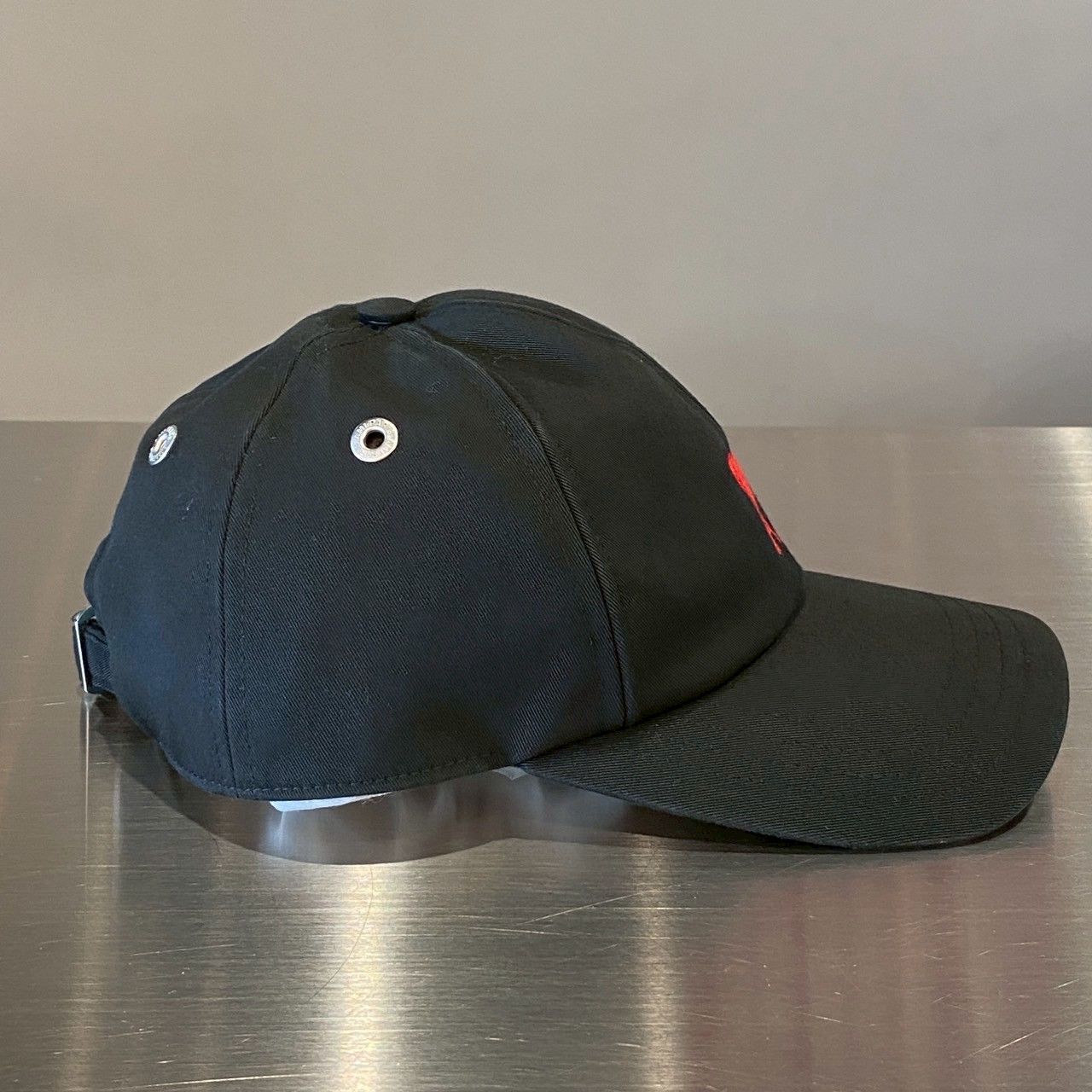 『AMI Alexandre Mattiussi』アミアレキサンドルマティッシュワンポイント刺繍ロゴキャップ